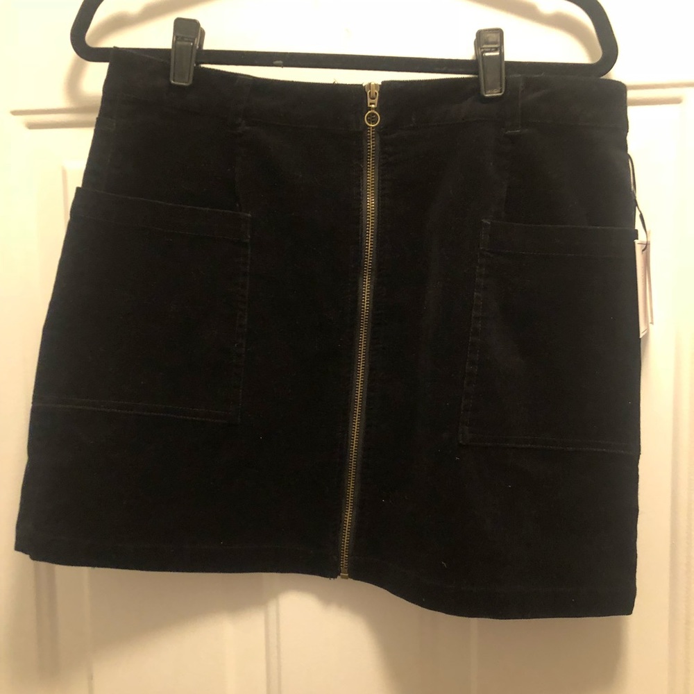 NWT 1 state black corduroy front zip skit